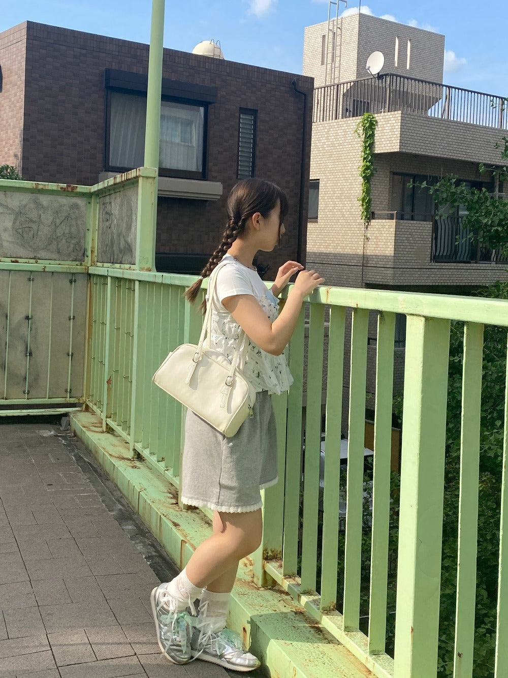 ＜SL2242601＞　フラワーフリルビスチェ