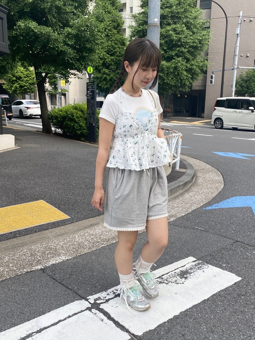 ＜SL2242601＞　フラワーフリルビスチェ