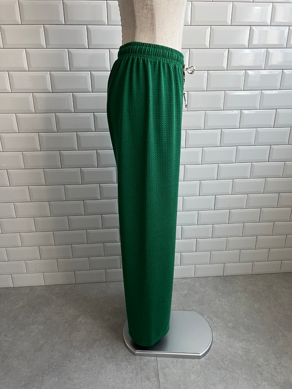 ＜LE2242919＞　ストレートパンツ