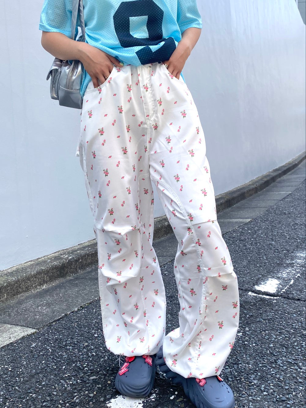 ＜SL2233644＞　フラワーカーゴパンツ