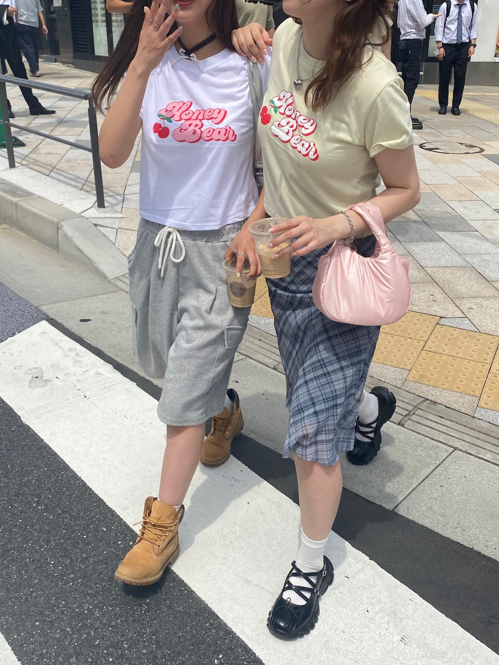 ＜SL2242678＞　チェリークロップドTシャツ