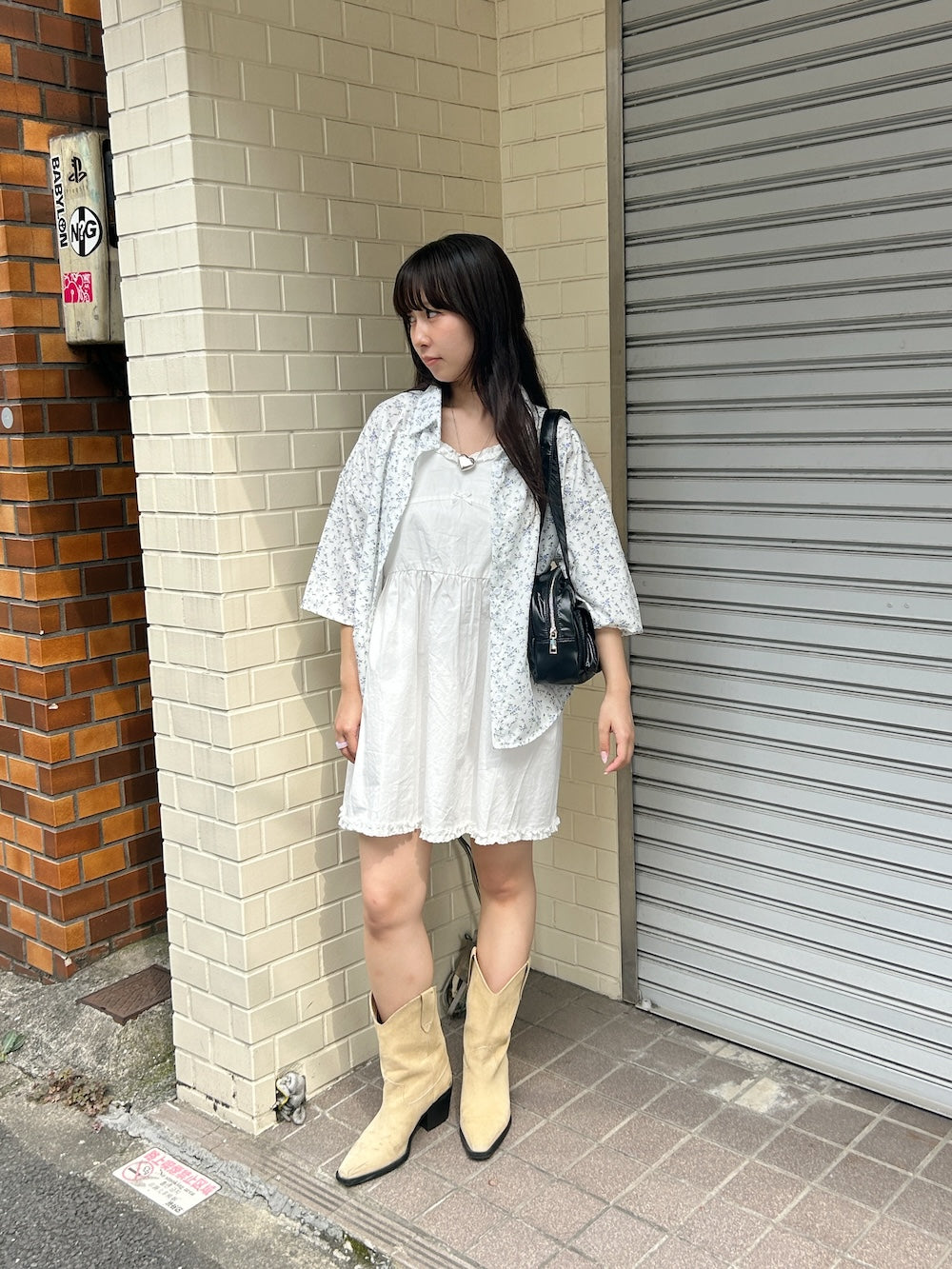 ＜SL2243607＞　フラワールーズシャツ