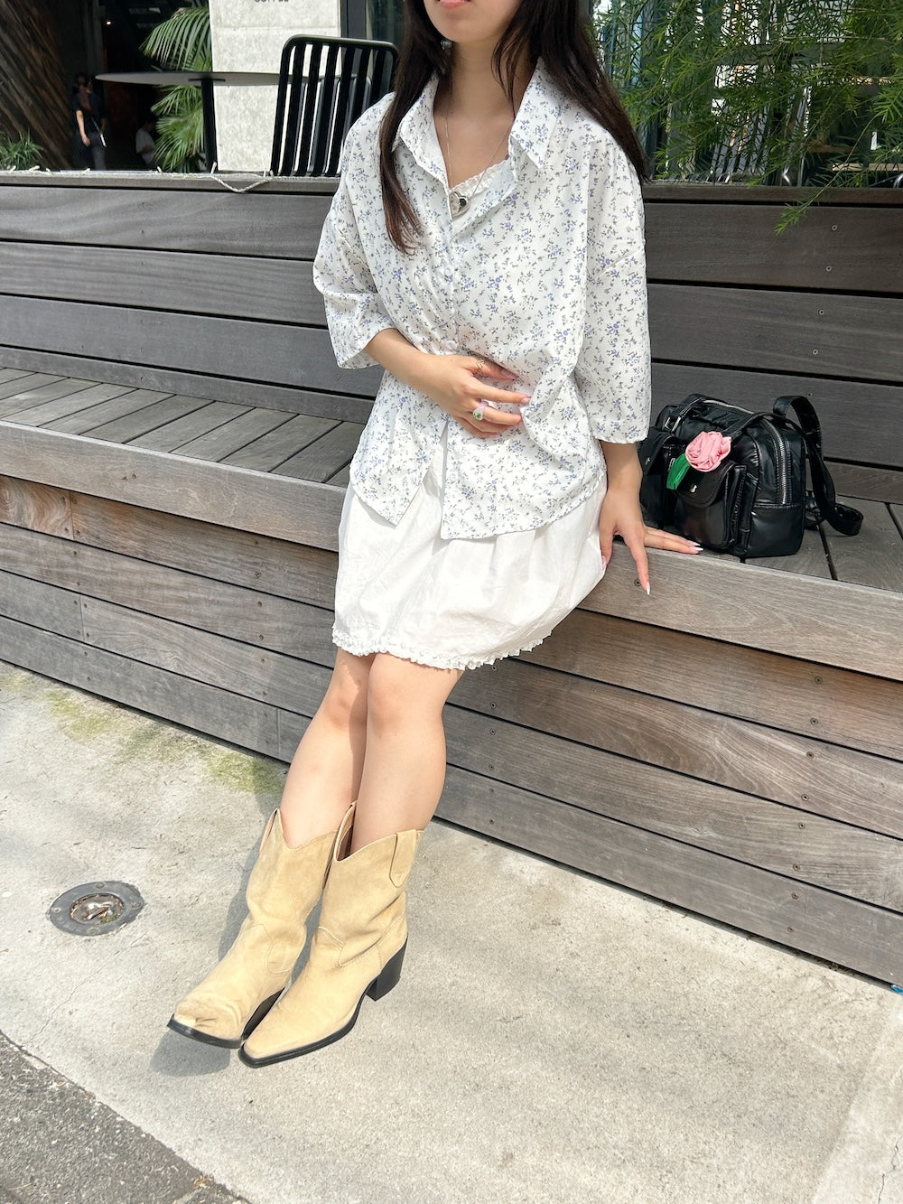 ＜SL2243607＞　フラワールーズシャツ