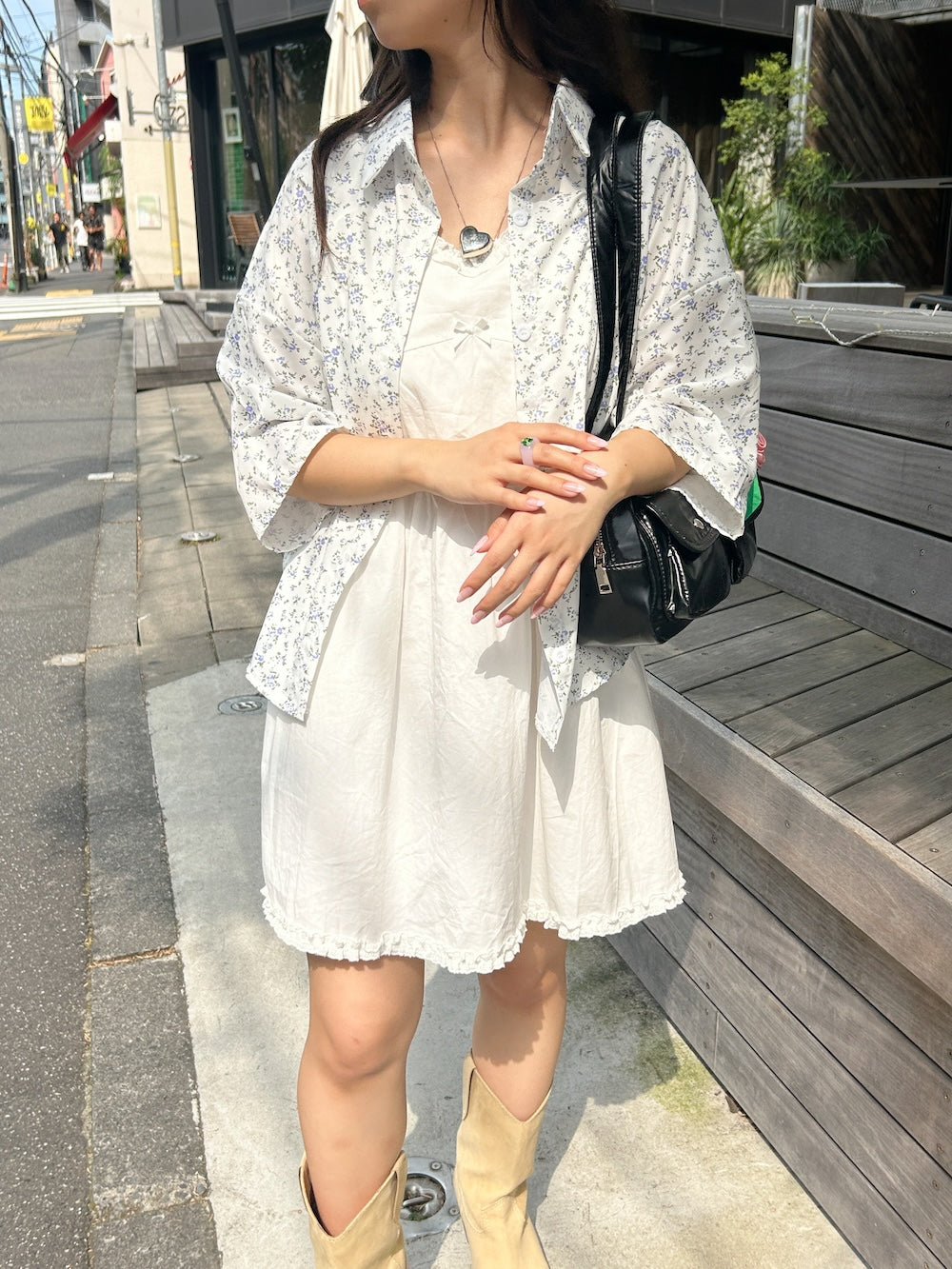 ＜SL2243607＞　フラワールーズシャツ