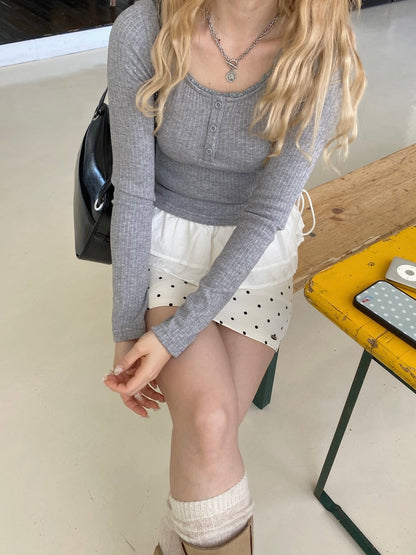 ＜SL2244666＞　ヘンリーネック切り替えフリルチュニック