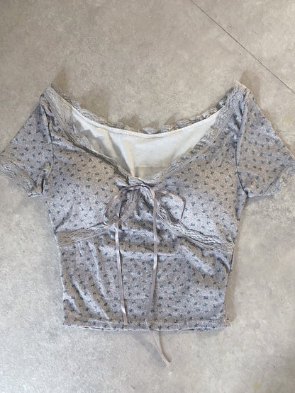 ＜SL2252608＞　パッド付き小花柄VネックTシャツ
