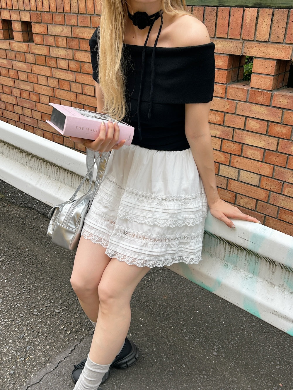 ※残りわずか! ＜SL2242626＞　バラチョーカー付オフショルトップス