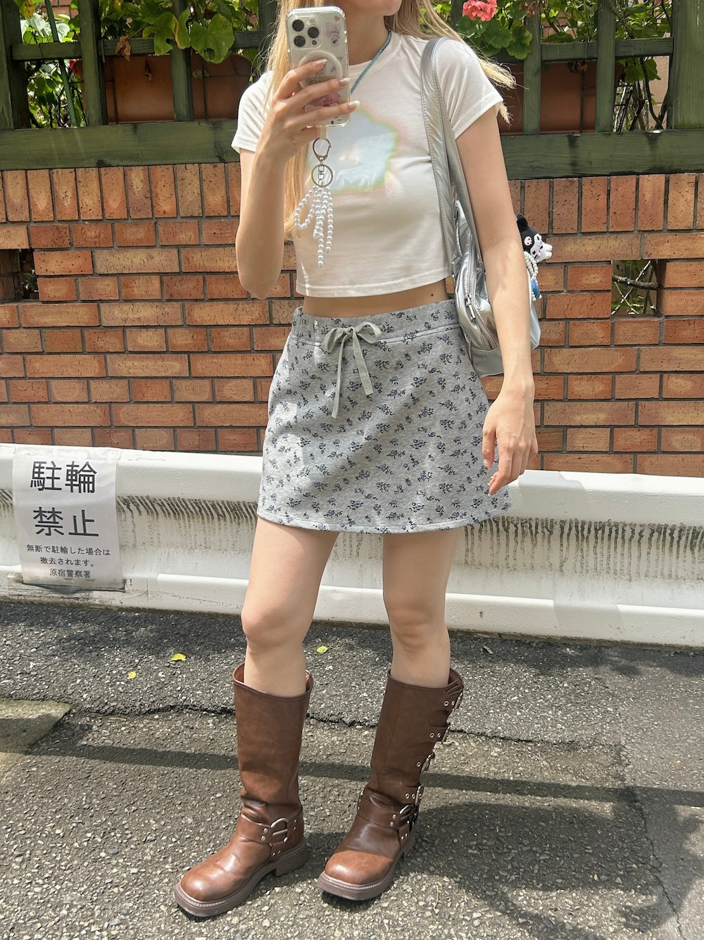 ※残りわずか！＜SL2242603＞　フラワースウェットミニスカート
