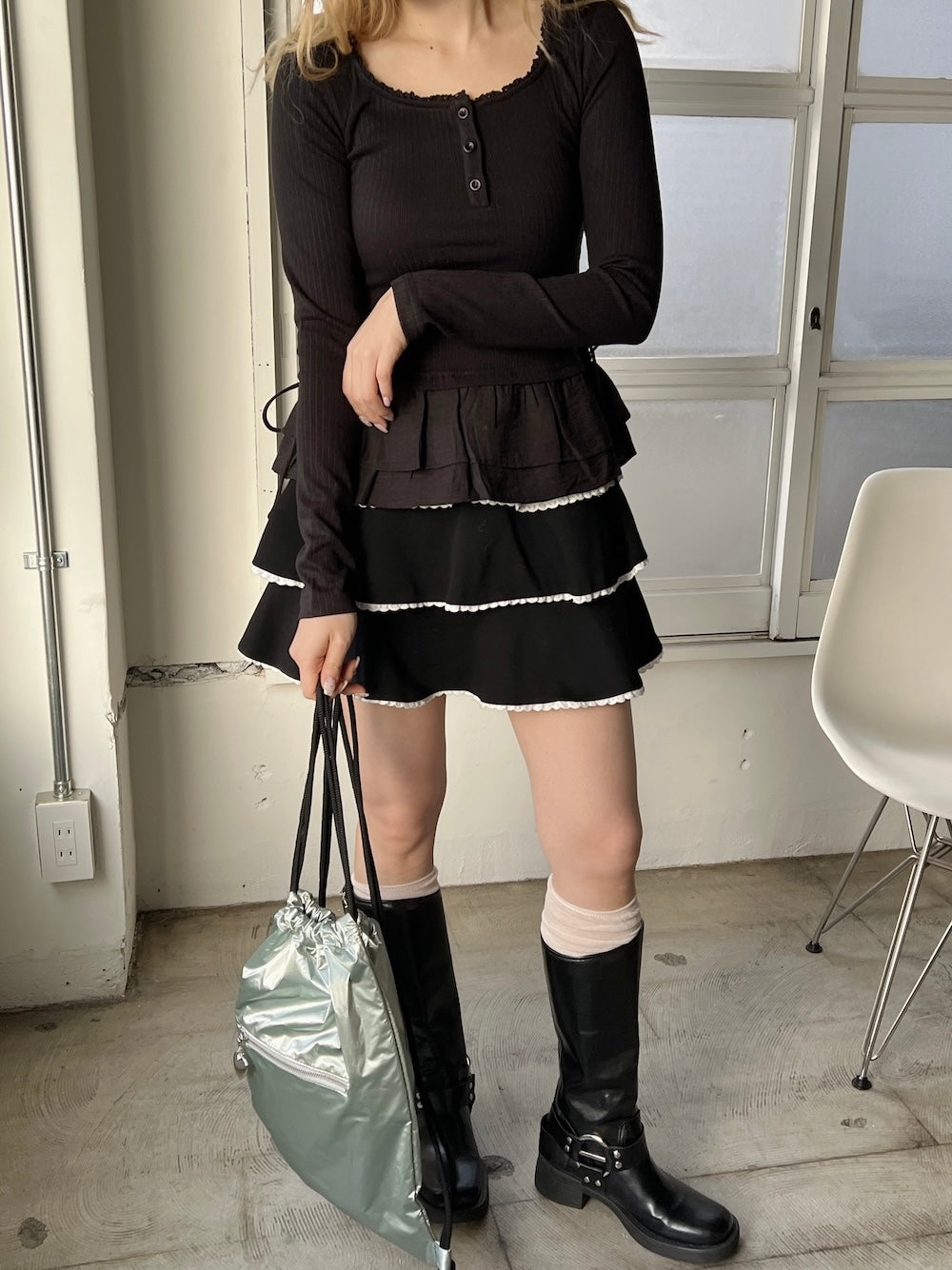 ＜SL2244666＞　ヘンリーネック切り替えフリルチュニック