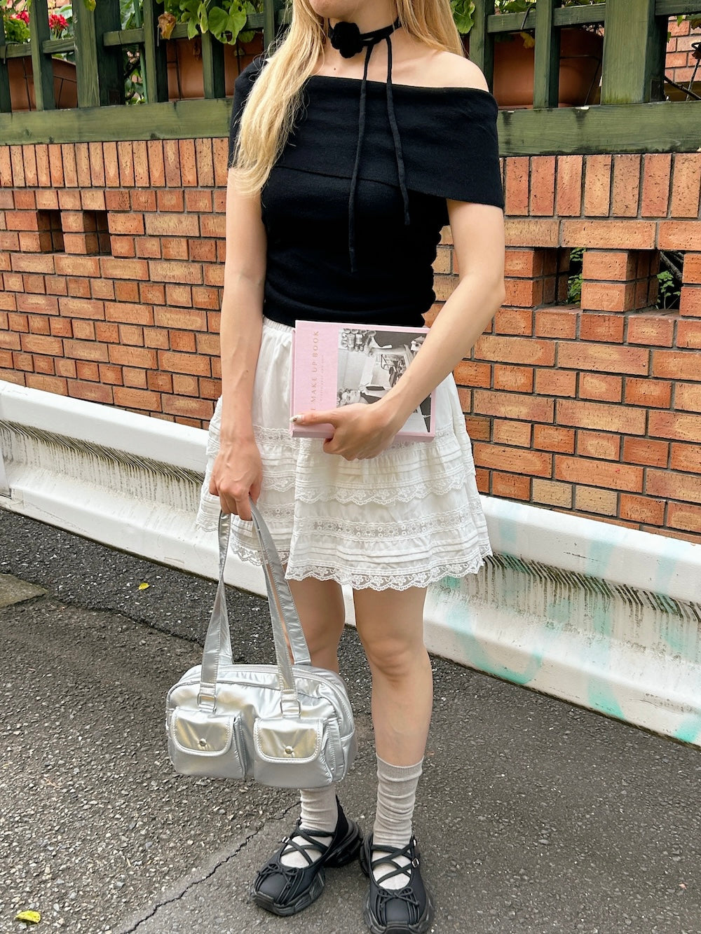 ※残りわずか! ＜SL2242626＞　バラチョーカー付オフショルトップス
