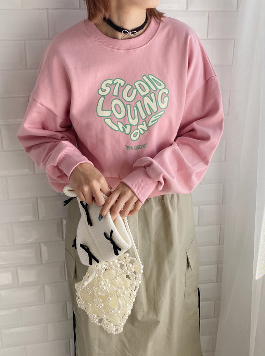＜SL2233687＞　ハートレタリングスウェット
