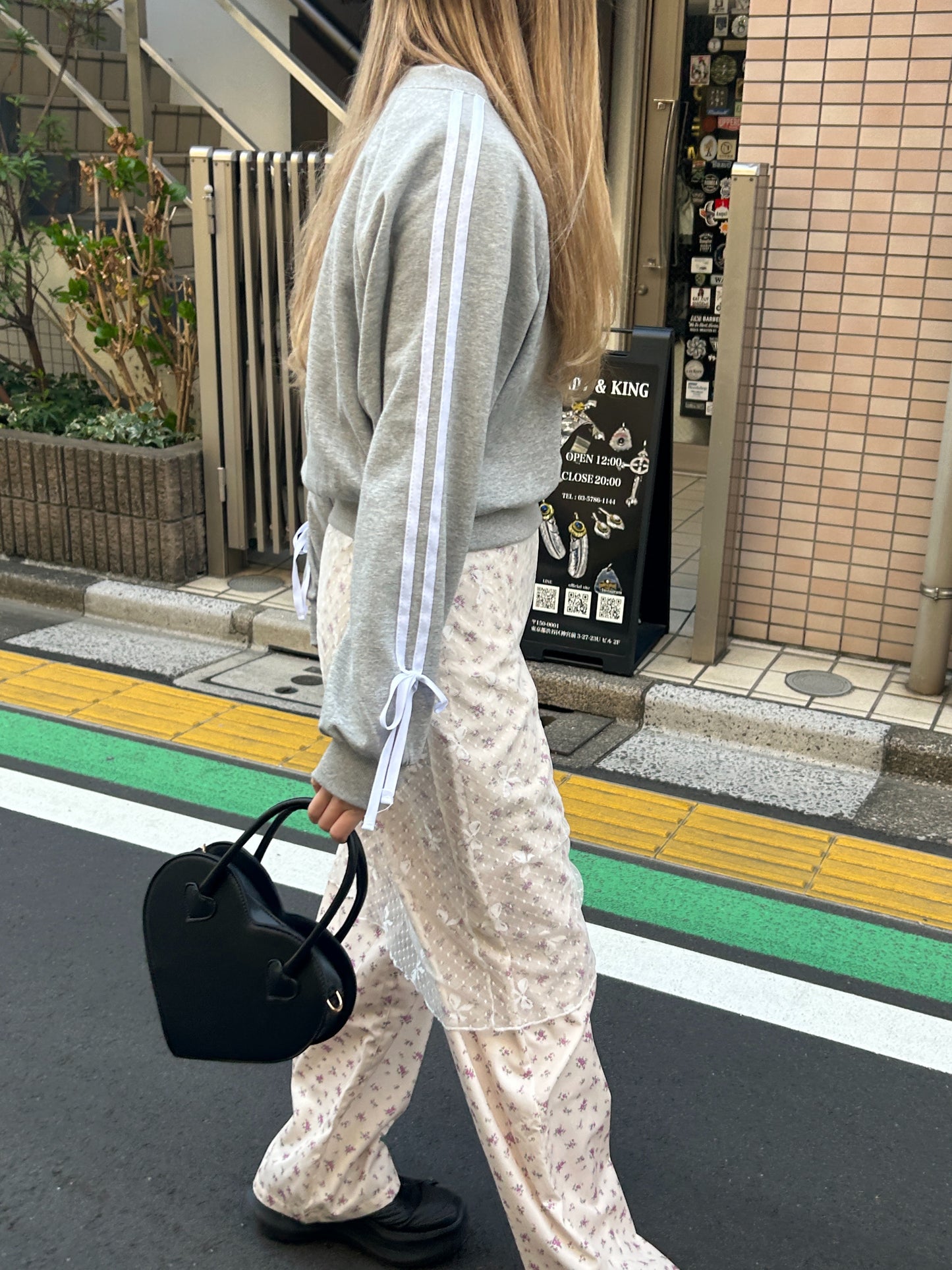 ＜SL2241605＞　袖リボンスウェット
