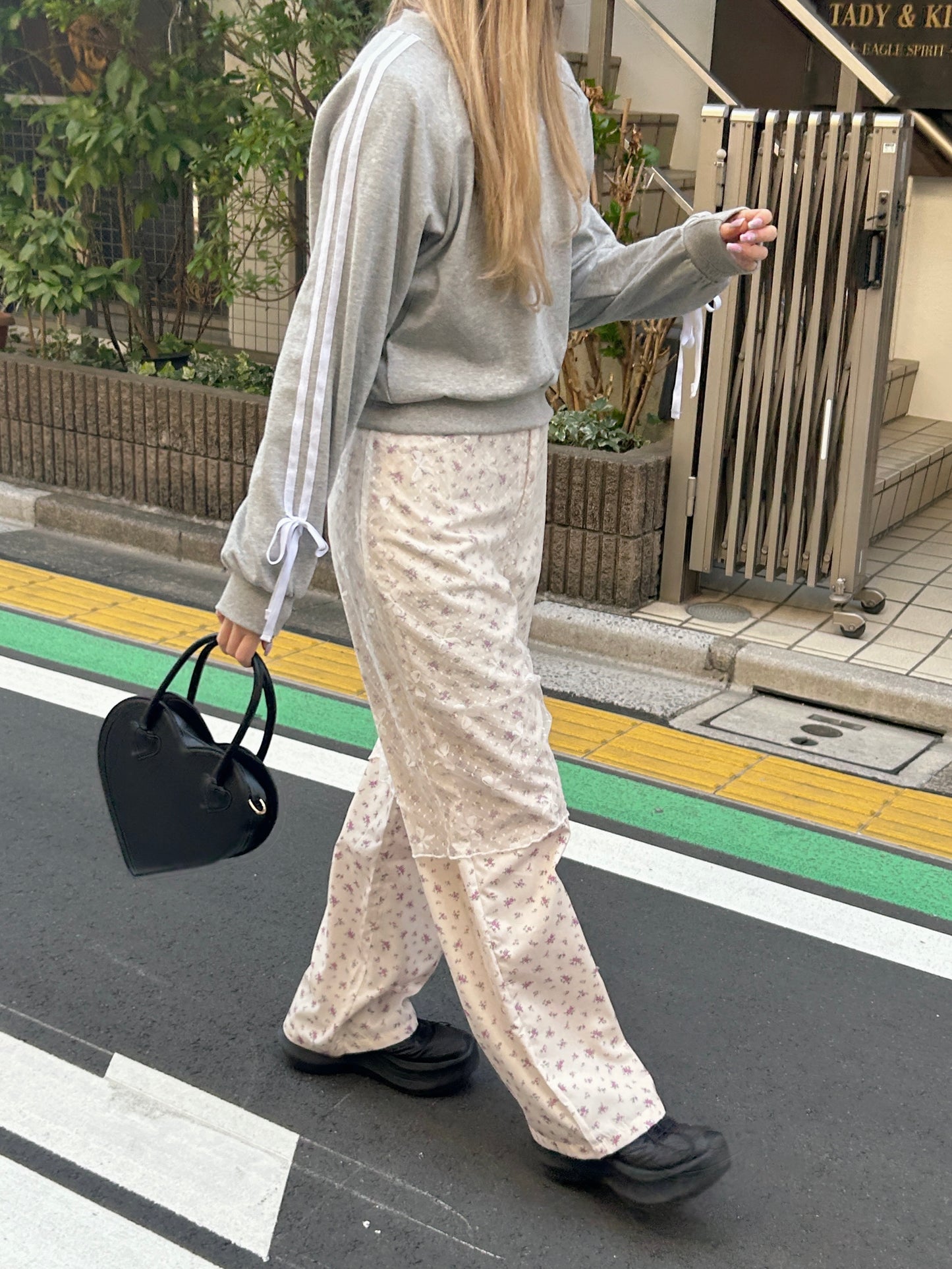 ＜SL2241605＞　袖リボンスウェット