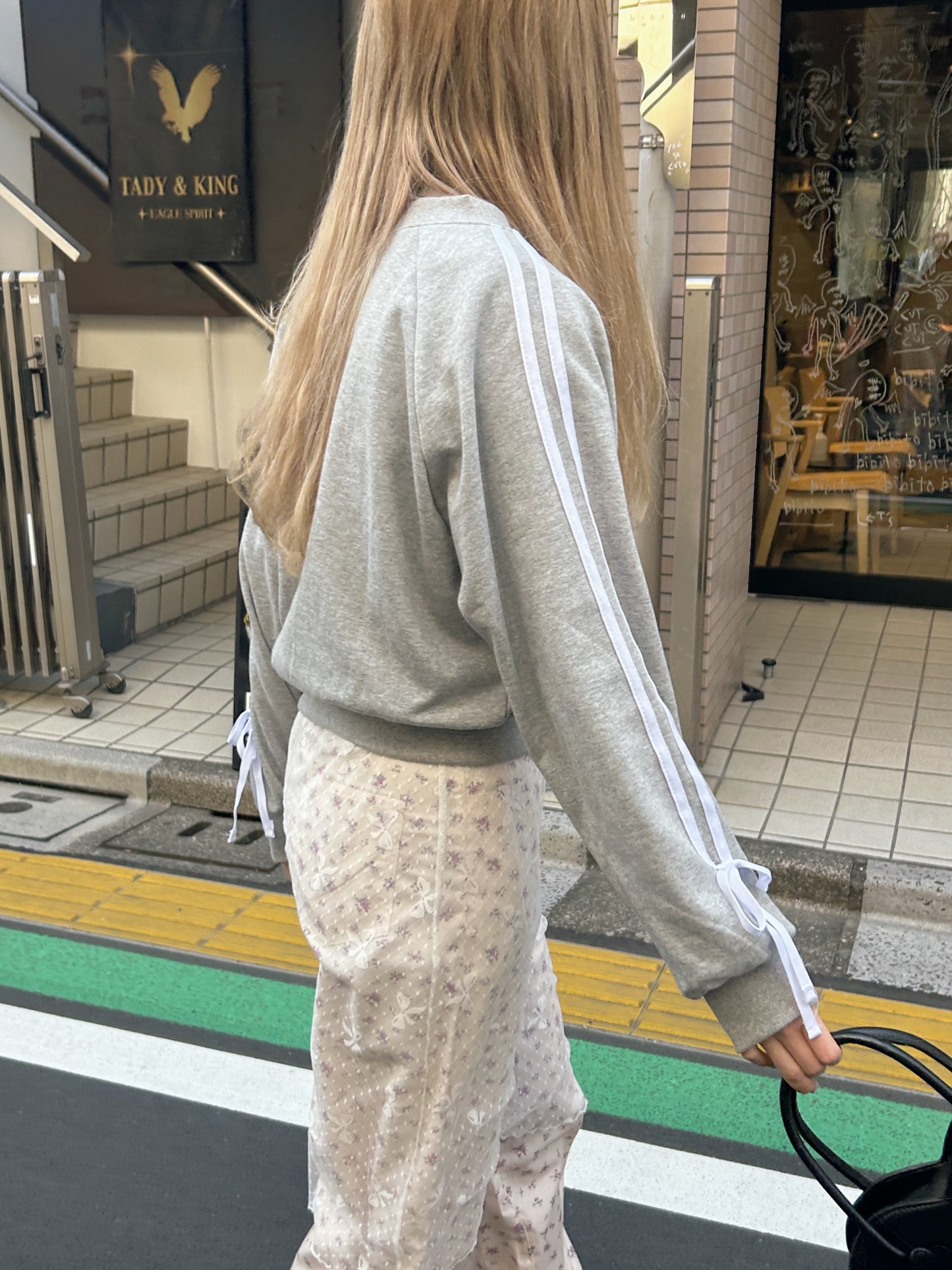 ＜SL2241605＞　袖リボンスウェット