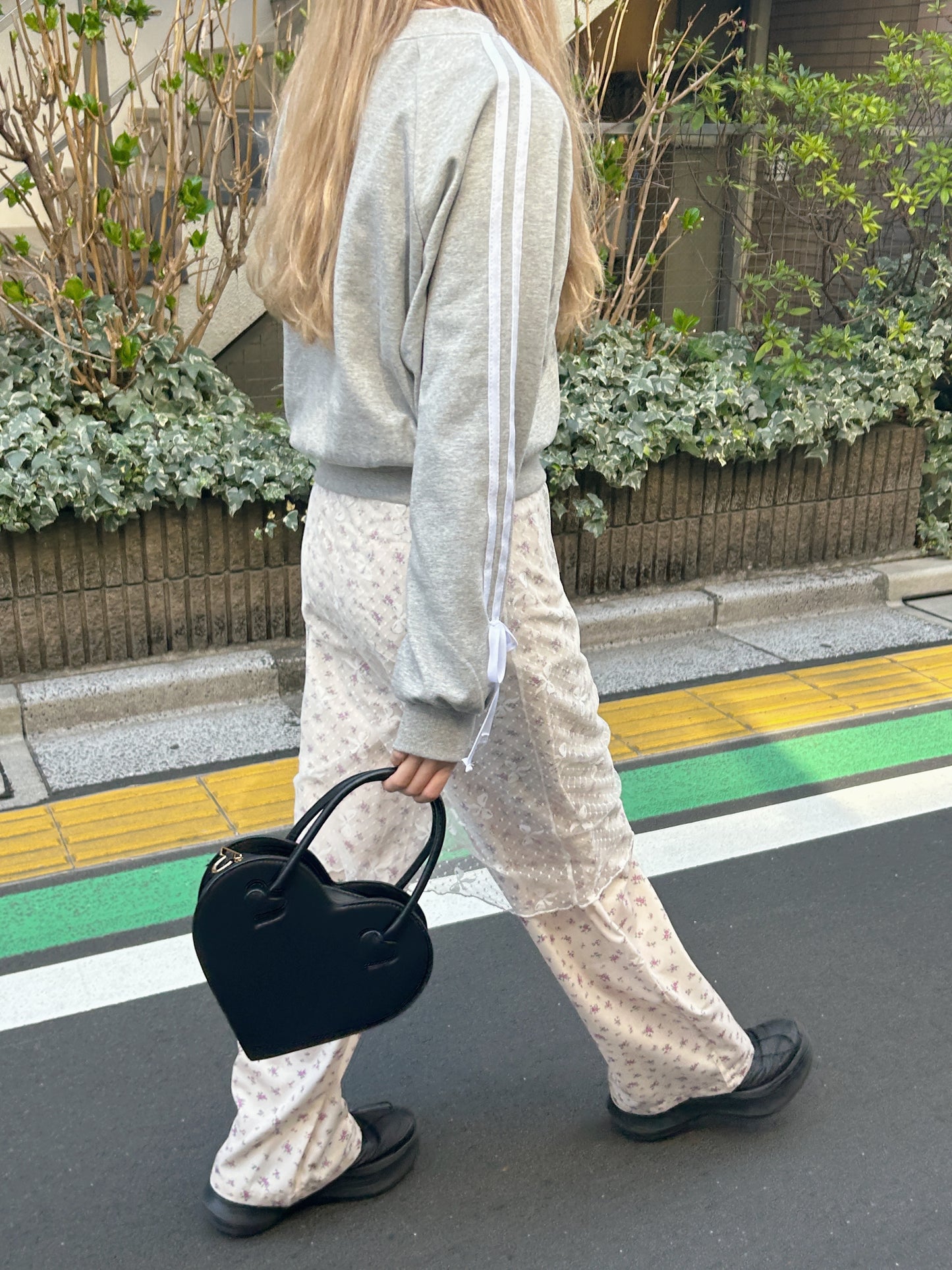 ＜SL2241605＞　袖リボンスウェット
