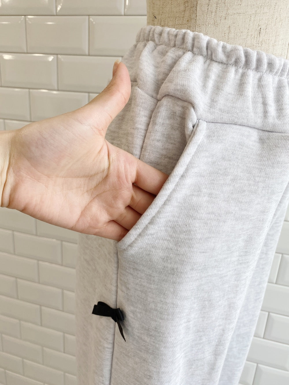 ＜SL2241630＞　side ribbon sweat pants
