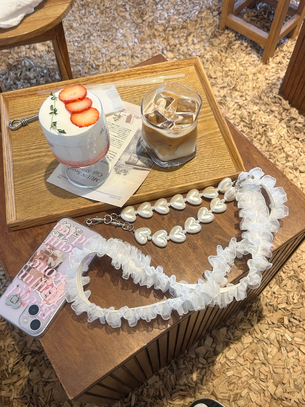 ＜SL4241604＞　チュールハートスマホショルダーストラップ
