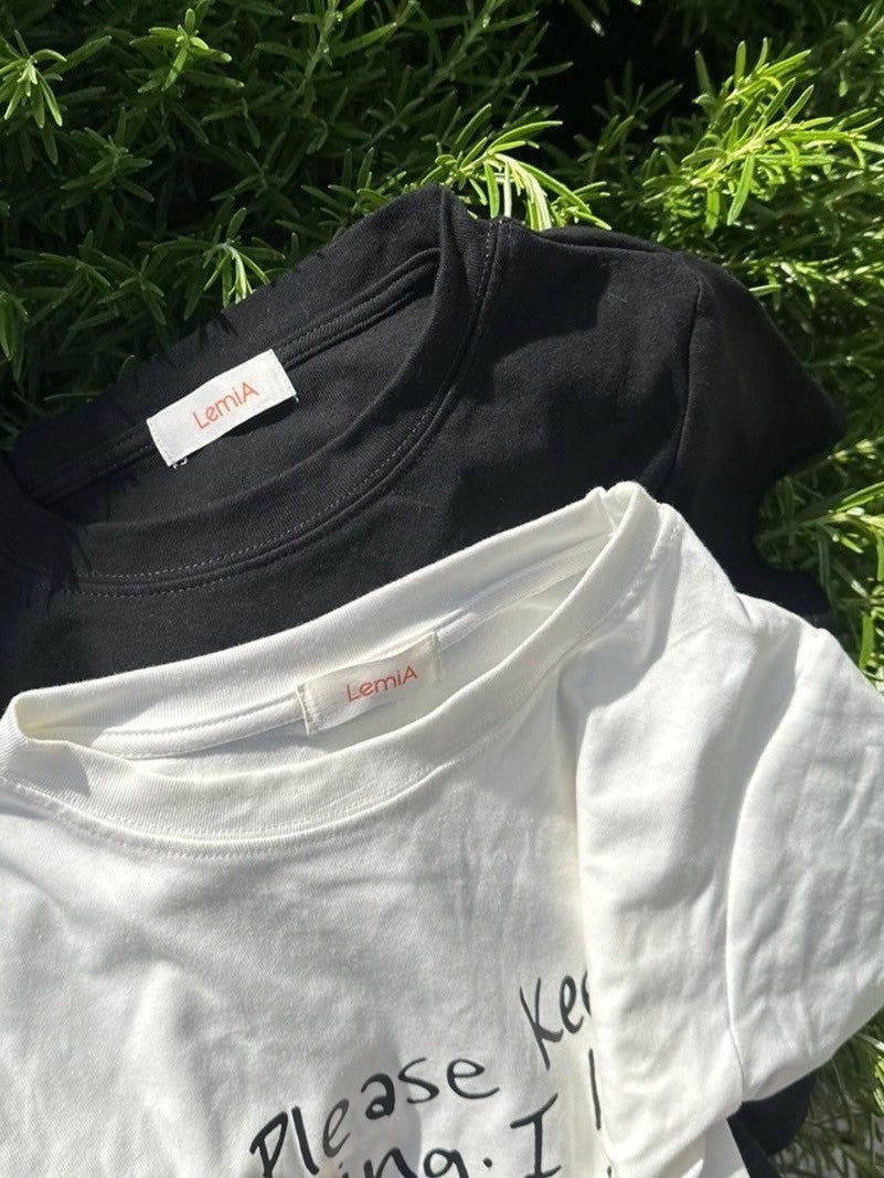 ＜LE2242901＞　ロゴTシャツ