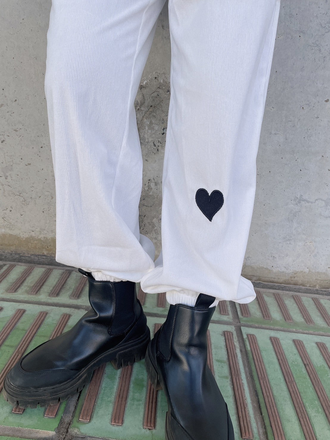 1,000円オフ！＜AN2234328＞　ハートスウェットパンツ
