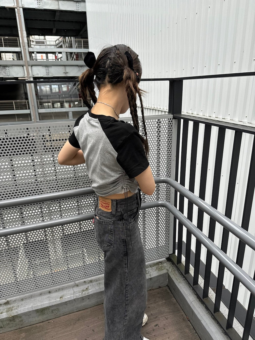 ＜IT2242404＞　サイドドロストラグランᎢシャツ