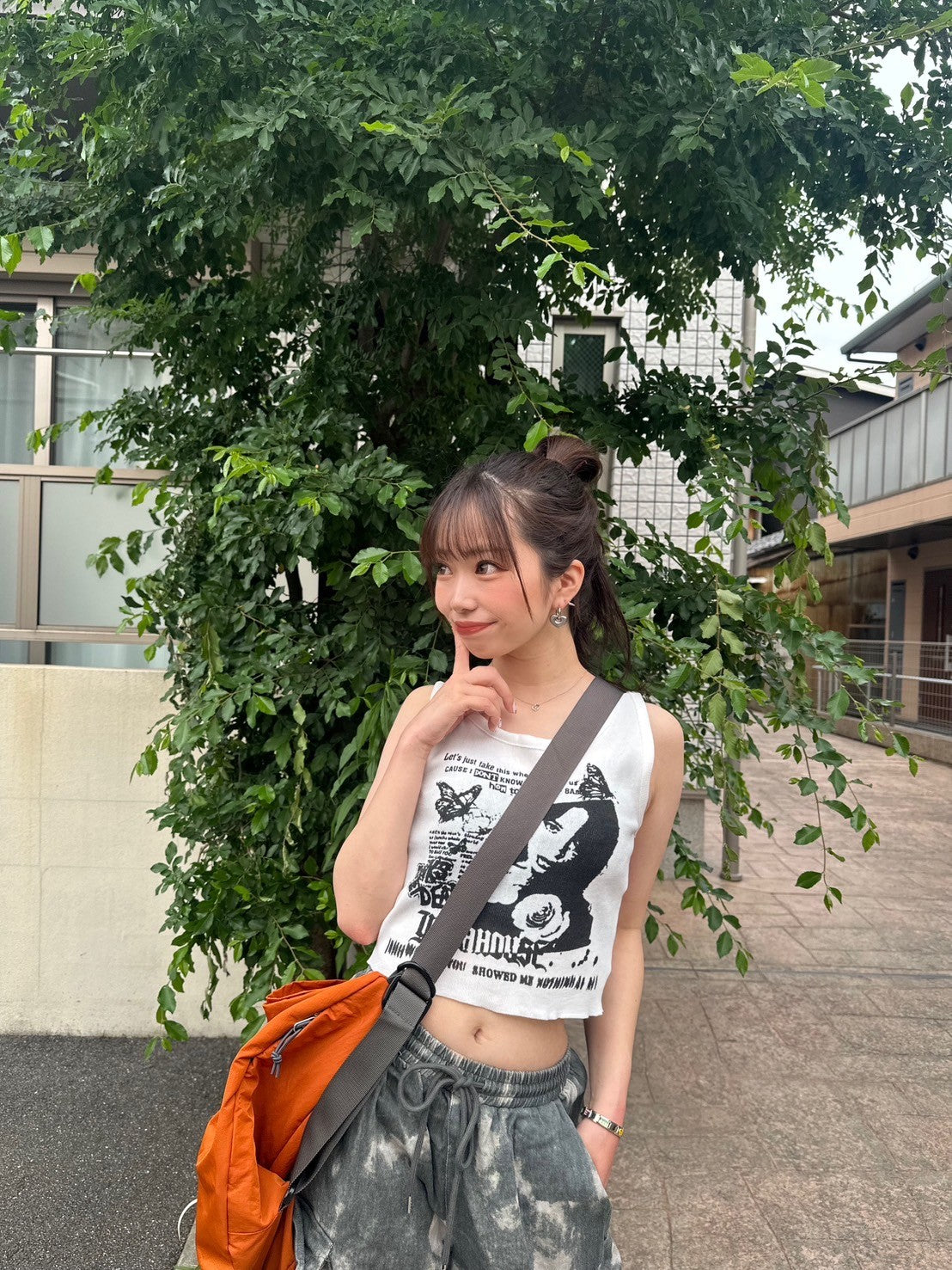 ＜LE2242904＞　グラフィックタンクトップ