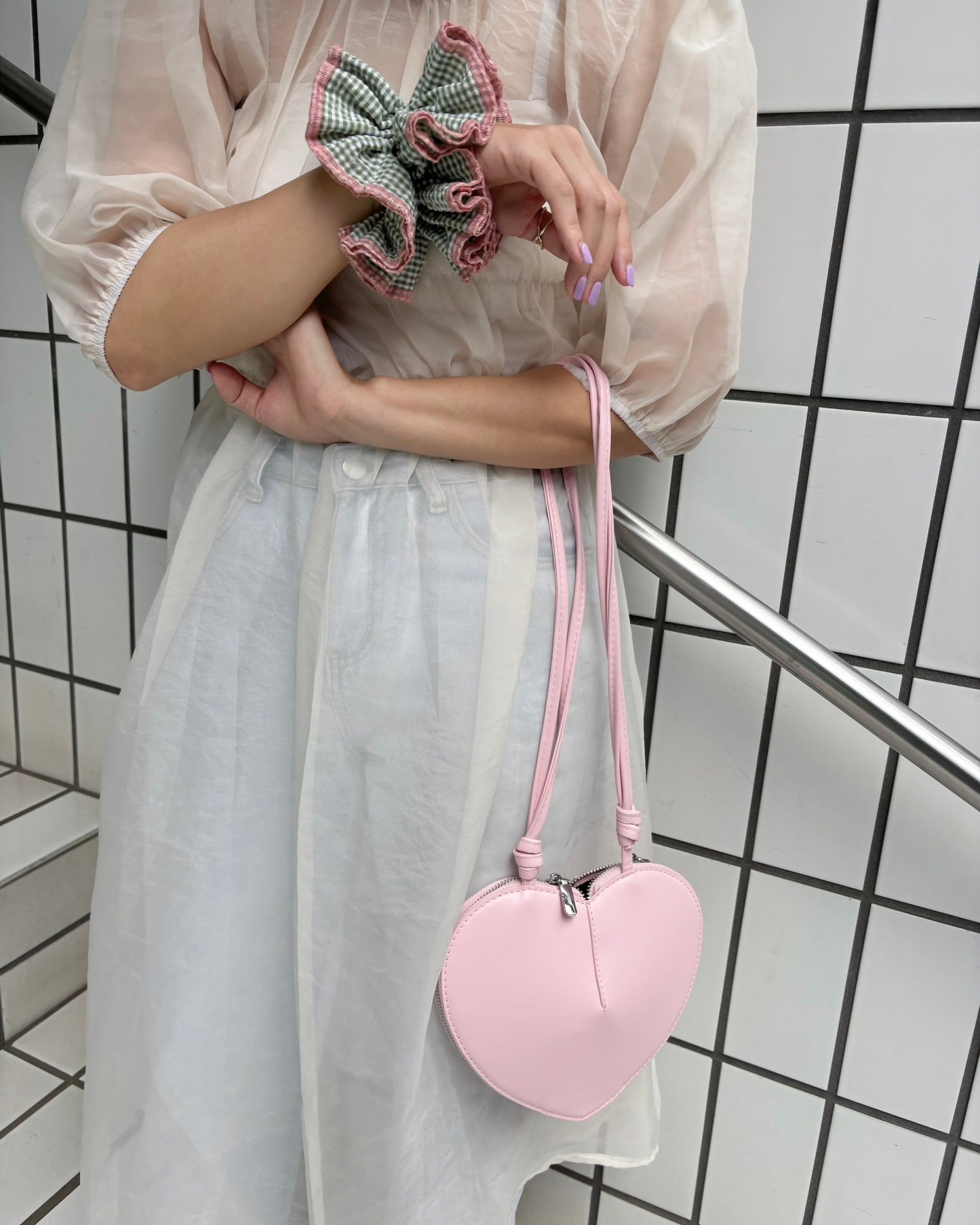 ＜LI2243001＞　シアーパフスリーブワンピース