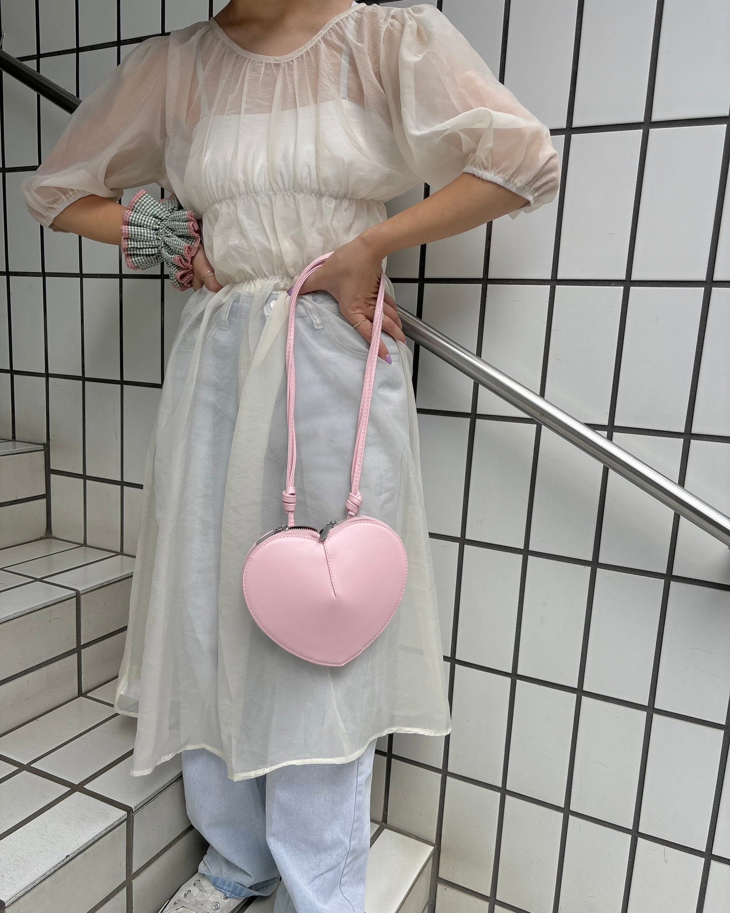 ＜LI2243001＞　シアーパフスリーブワンピース