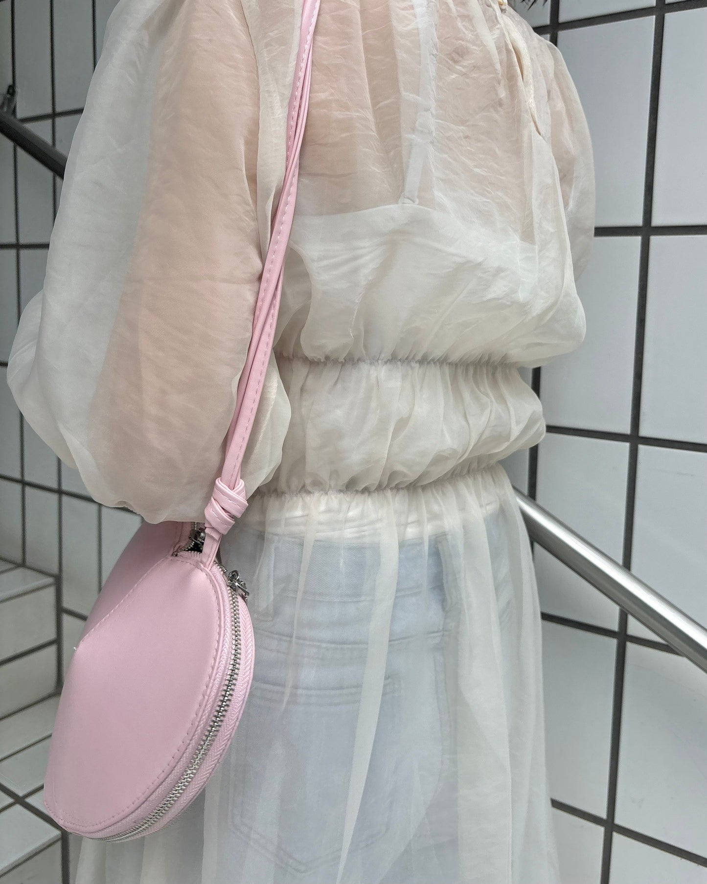 ＜LI2243001＞　シアーパフスリーブワンピース