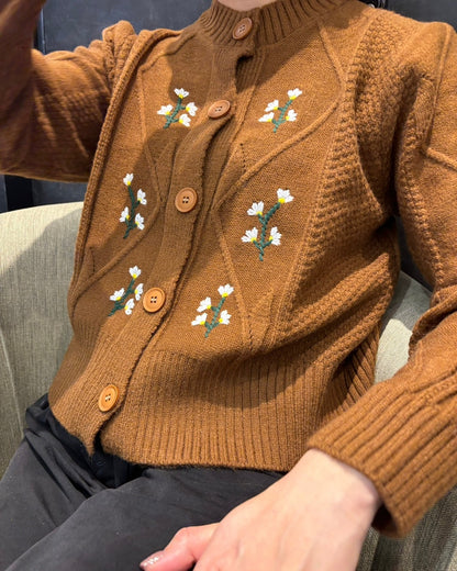 ＜LI2244107＞　フラワー刺繍カーディガン