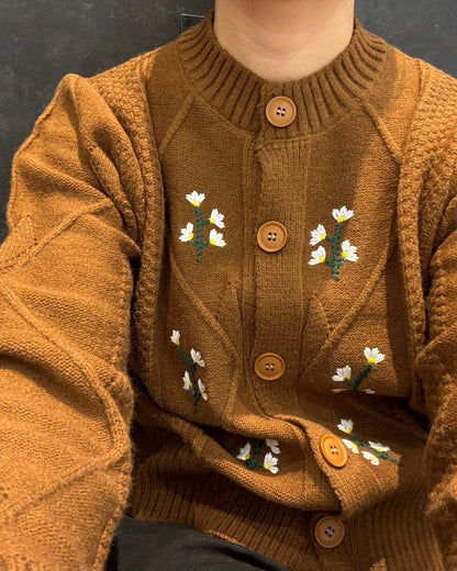 ＜LI2244107＞　フラワー刺繍カーディガン