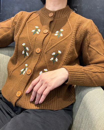＜LI2244107＞　フラワー刺繍カーディガン