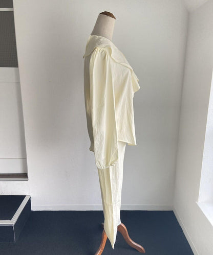 ＜IT2232418＞　ビッグカラーフリルセットアップ
