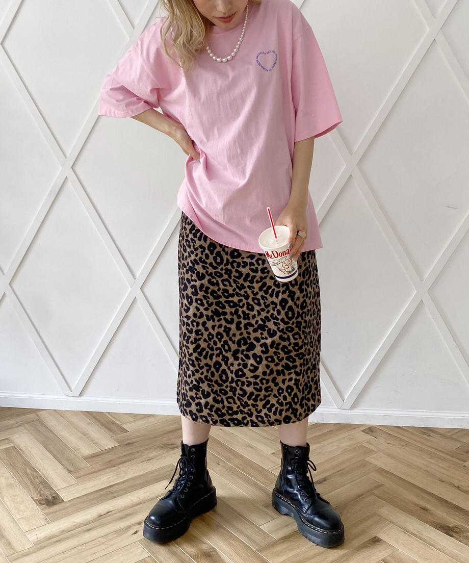 ＜SL2221712＞　ハートロゴTシャツ