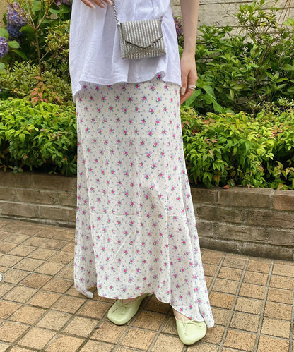 ＜SL2232723＞　小花柄フレアロングスカート