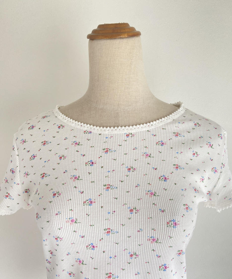 ＜SL2232749＞　レトロフラワーワッフルフリルレースTシャツ